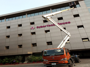 Truck Mounted Manlift on rent Truck Mounted Manlift on rent